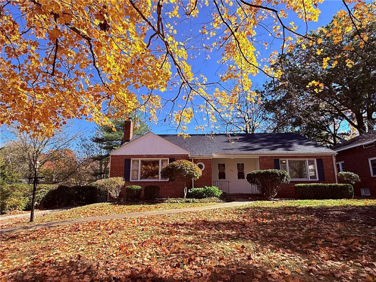 $154,897 – 3-Bedroom Home with Sunroom & Detached Garage, 686 S Seigel St, Decatur, IL 62522