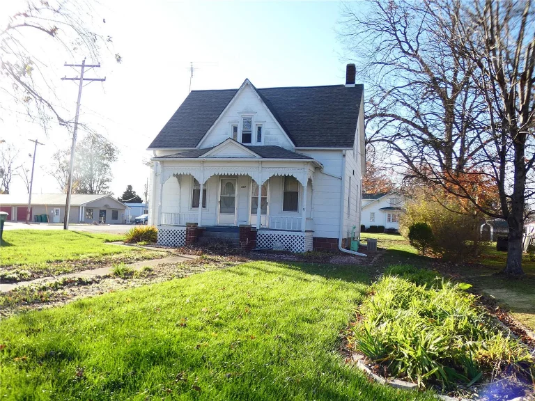 $59,000 – Charming 3-Bedroom Home with Potential, 103 N Front St, Okawville, IL