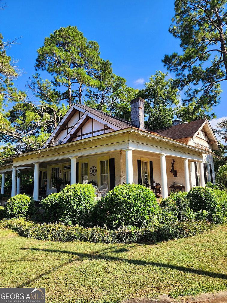 Charming 1900 Bungalow in Dawson, Georgia – Only $129,900!