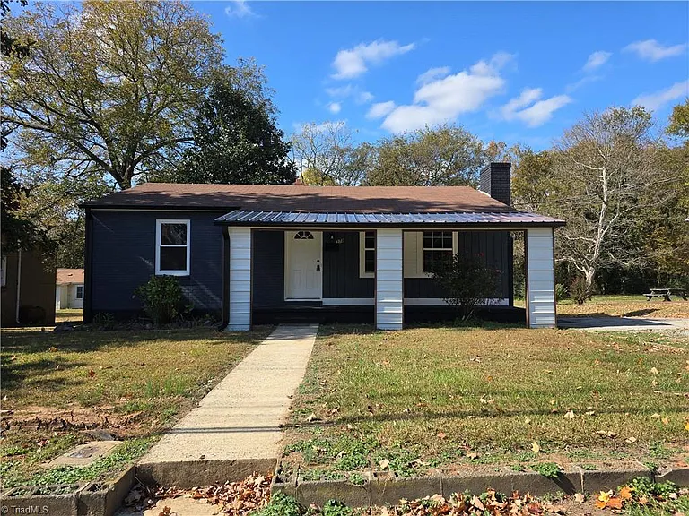 Affordable 3-Bedroom, 2-Bath Home at 378 Pine St, Mocksville – Modern Updates for $190,000