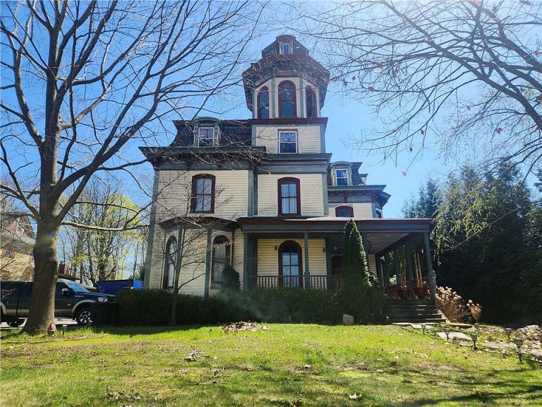 Historic Pierce House for Sale – $119,500 | 60 E Shenango St, Sharpsville, PA 16150