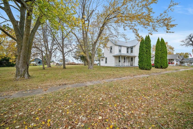 2-Story Home on 0.41 Acres – $84,900, 107 SW 2nd St, Melcher Dallas, IA 50062