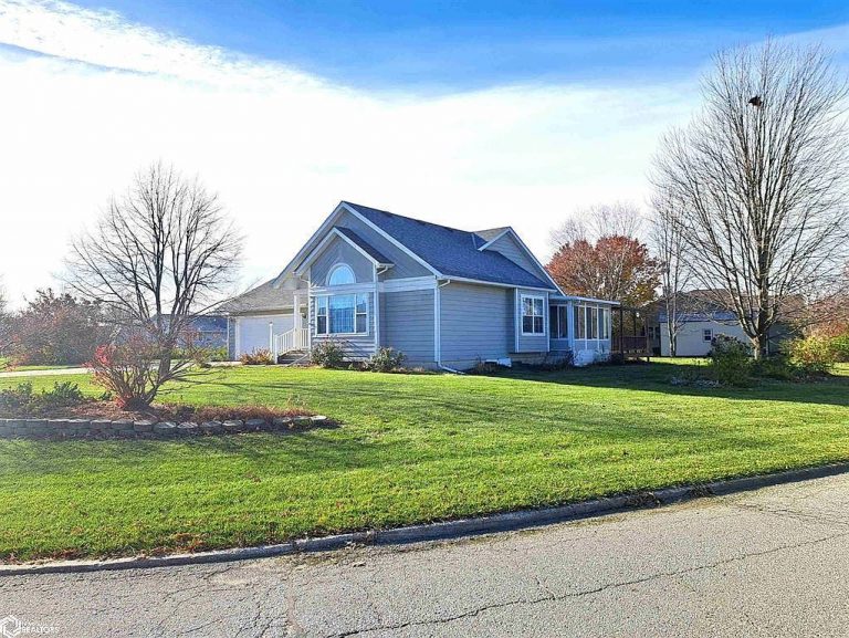 Beautiful Ranch Home at 122 Maple Dr, Albia, IA 52531 – $245,000