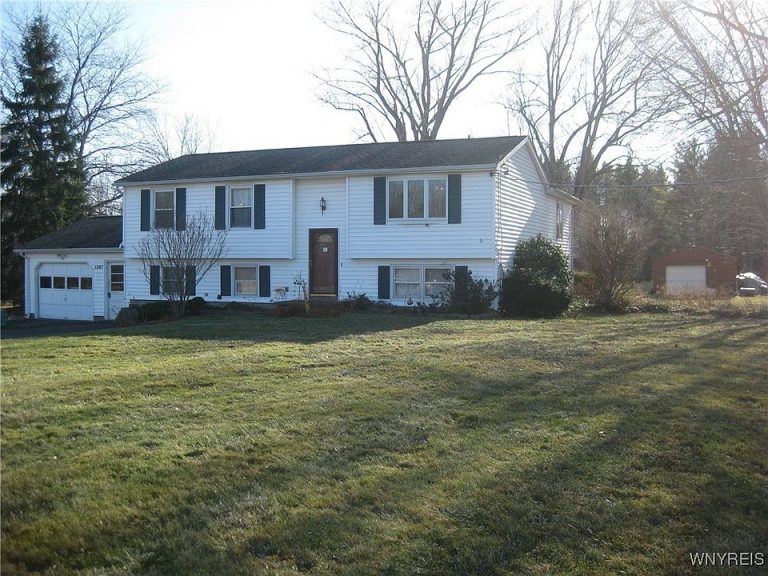 Spacious 3+ Bedroom Home on 4 Acres – 1287 N Hamlin Rd, Hamlin, NY 14464 – $239,900