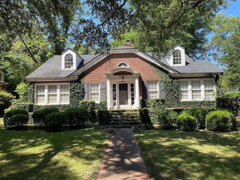 1925 Historic Home in Rawson Circle – $185,000 | 1221 Rawson Dr, Albany, GA 31701 | 3+ Bedrooms, 2 Baths, Timeless Details