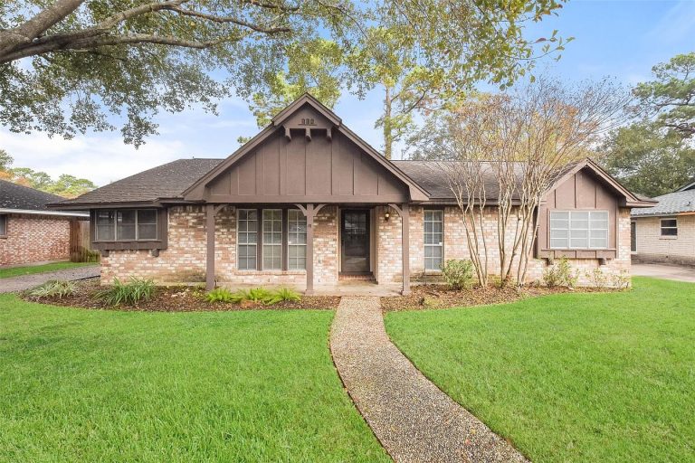 Charming 3-Bedroom Home in Prestonwood Forest – 8106 Wimbledon Ln, Houston, TX, $225,000