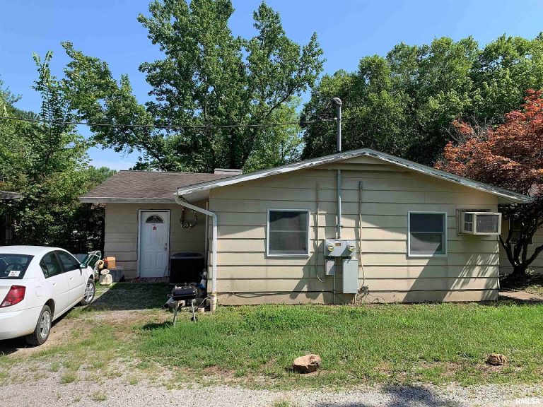 $165,000 – 5281 Country Club Rd #2, Murphysboro, IL 62966 | Multi-Family Duplex with Huge Potential