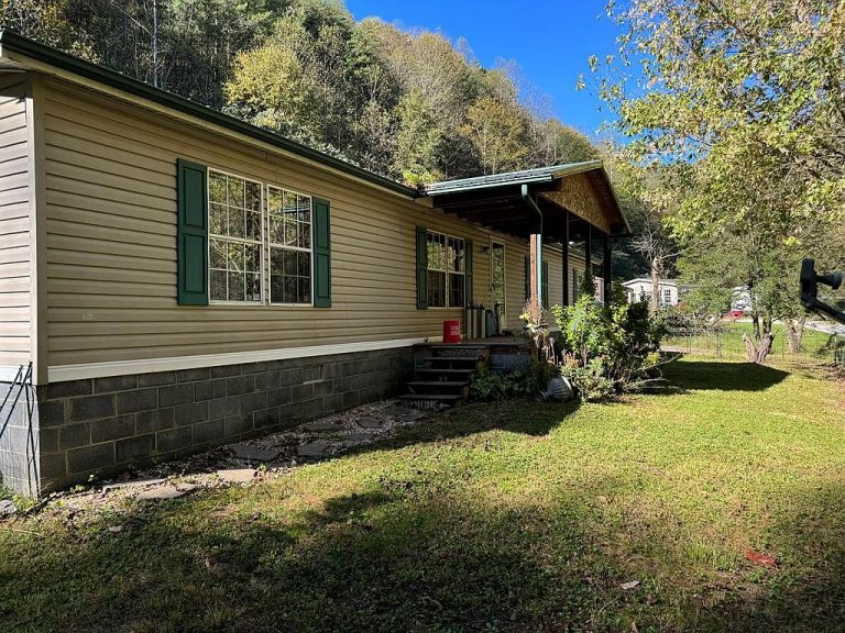 “3BR, 2BA Home on 2.8 Acres – $129K at 271 Johns Br, Raccoon, KY”