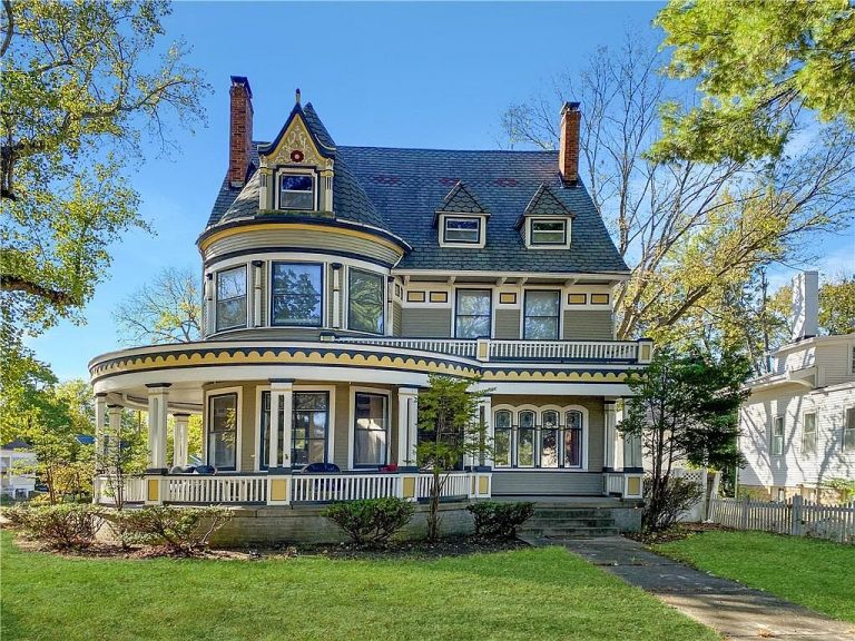 $344,395 – 501 W Broadway Blvd, Sedalia, MO 65301 – Historic Queen Anne Home by Architect John T. Heard