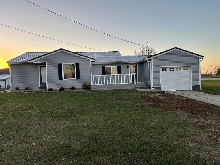 Remodeled 3-Bedroom Ranch with Fenced Yard – $184,900, 1801 1st St N, Newton, IA 50208, 8,712 sqft Lot