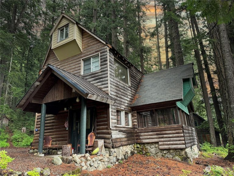 $139,000 – Off-Grid Cabin with Keechelus Lake Views at 160 FS RD 4832, Snoqualmie Pass, WA 98068