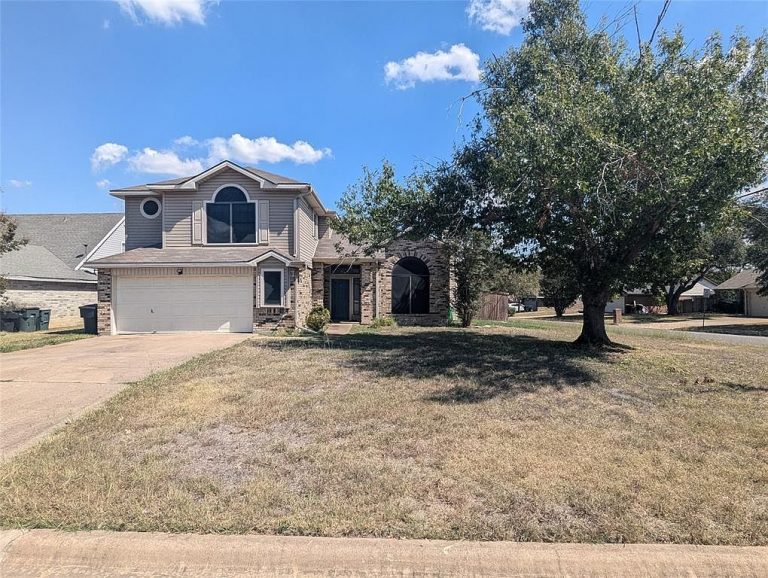 Updated 2-Story Home on Large Corner Lot – 805 Antelope Trl, Temple, TX, $199,800