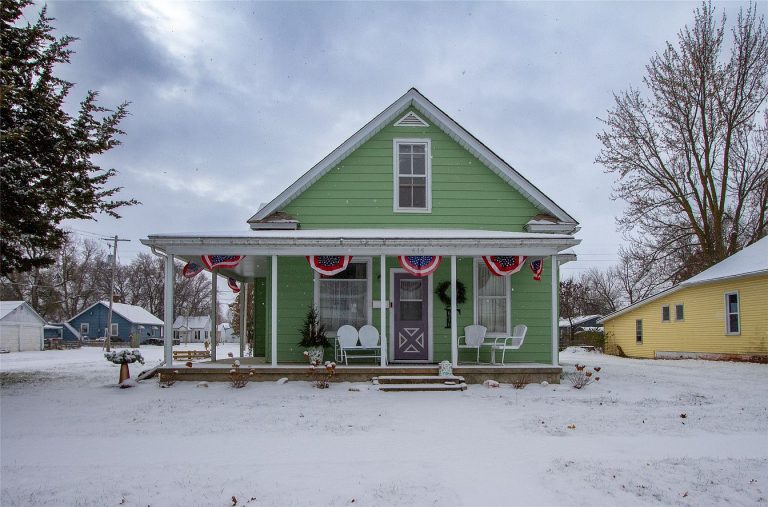 Updated 3-Bedroom Home with Potential in Oskaloosa – $145,000, 616 5th Ave E, Oskaloosa, IA 52577, 7,840 sqft Lot