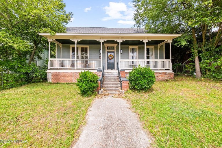 Fully Refurbished 3-Bedroom Home Near Mercer University in Macon, GA – $236,000 1335 Jackson St, Macon, GA 31201