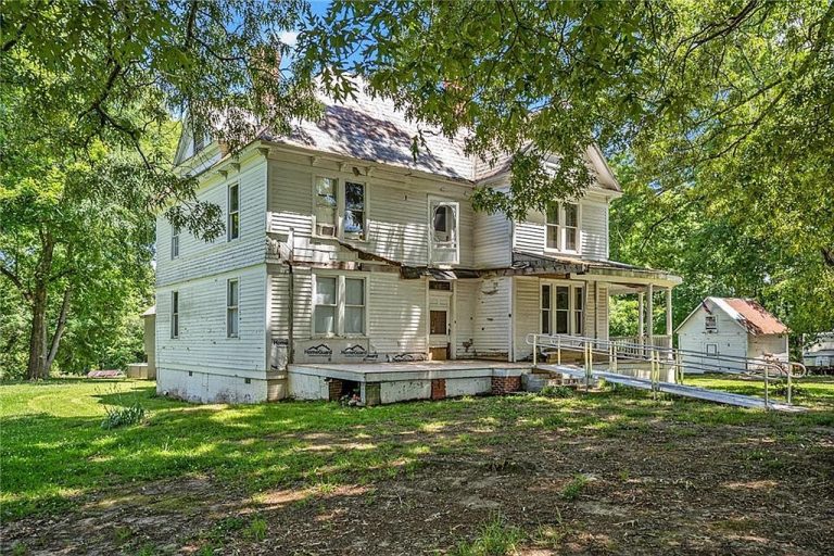 Historic 6-Bedroom Home on 4 Acres in Jackson, GA – $299,000 469 Brownlee Rd, Jackson, GA 30233