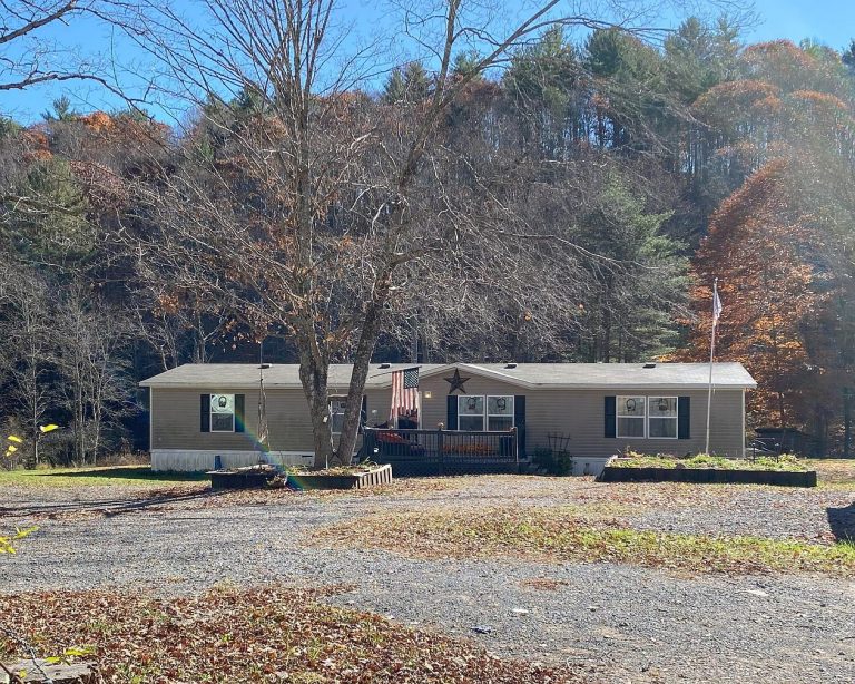 Spacious 4-Bedroom Manufactured Home at 7676 Moncove Lake Rd, Gap Mills, WV 24941 – $220,000