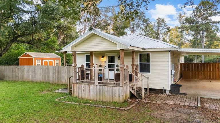 Charming 3-Bedroom Cottage on 2.03 Acres at 13496 Old Genessee Rd, Tickfaw, LA 70466 – Priced at $199,900