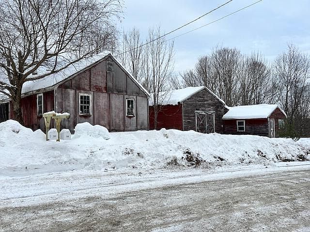 Farmhouse on 22 Acres at 203 Beans Corner Road, New Sharon, ME – $349,900