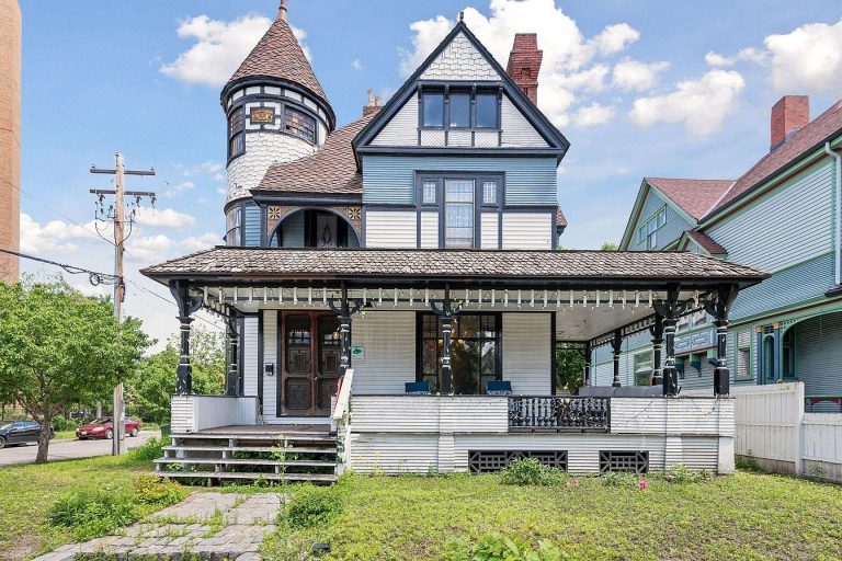 Historic Harry F. Legg House – $599,900 – 1601 Park Ave, Minneapolis, MN 55404