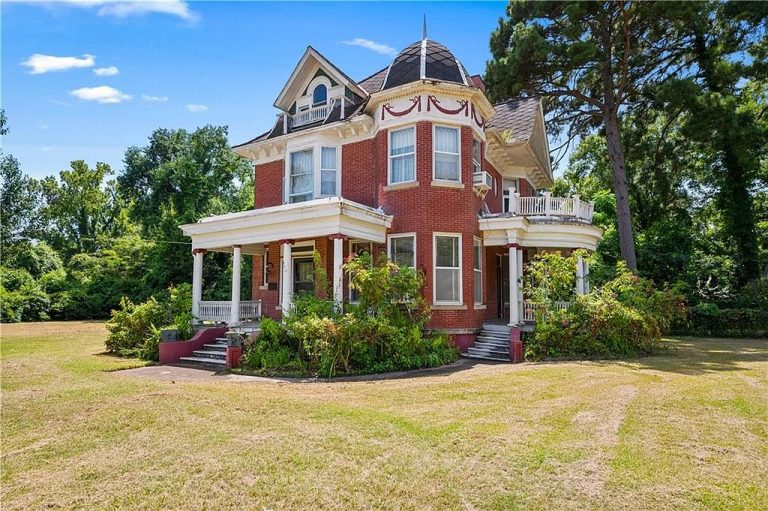 Historic 1904 ‘Cook Family’ Home at 222 Florence Ave, Alexandria, LA 71301 – $243,900