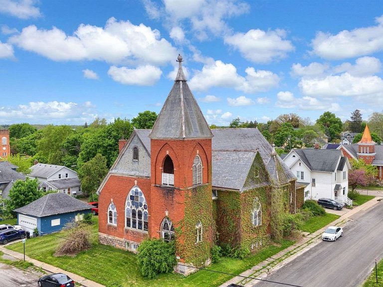 Historic 1895 Victorian Church with Stained Glass – $149,900 – 349 N Monroe St, Lapeer, MI 48446