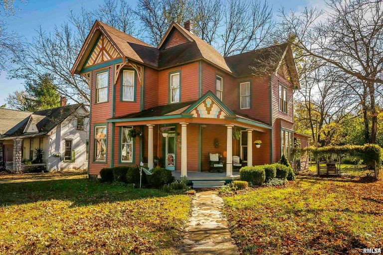 Queen Anne Victorian Home in Murphysboro – $159,900, 1517 Oak St, Murphysboro, IL 62966″