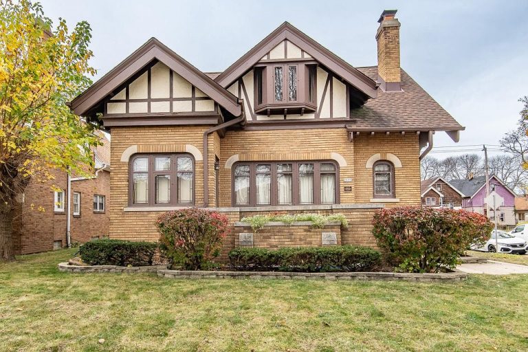 Charming 1924 Craftsman Bungalow – $253,000 | 2579 North 47th St, Milwaukee, WI 53210 | Historic District, 5 Bedrooms, 2 Fireplaces