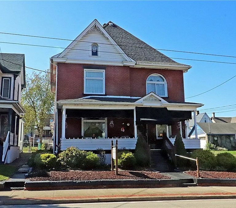 Victorian Home in Connellsville – $235,000