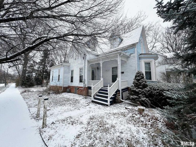 Victorian 4-Bedroom Home, 914 N Douglas St, Peoria – Only $59,900