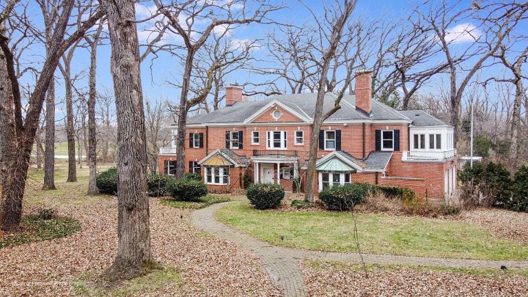 Exquisite 5-Bedroom Estate on 5 Acres – $525,000 | 1732 Butterfield Ln, Flossmoor, IL 60422