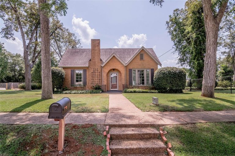 Restored Tudor Home in Historic San Augustine, TX – $255,000 – 208 E Livingston St