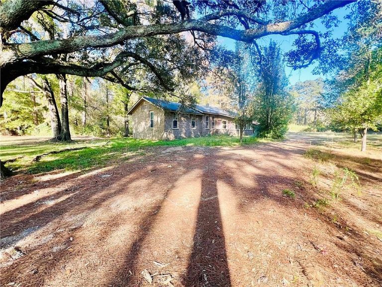 Investor Special – 3-Bedroom Home on 6 Acres – $160,000 | 4122 Austin Rd, Jena, LA 71342