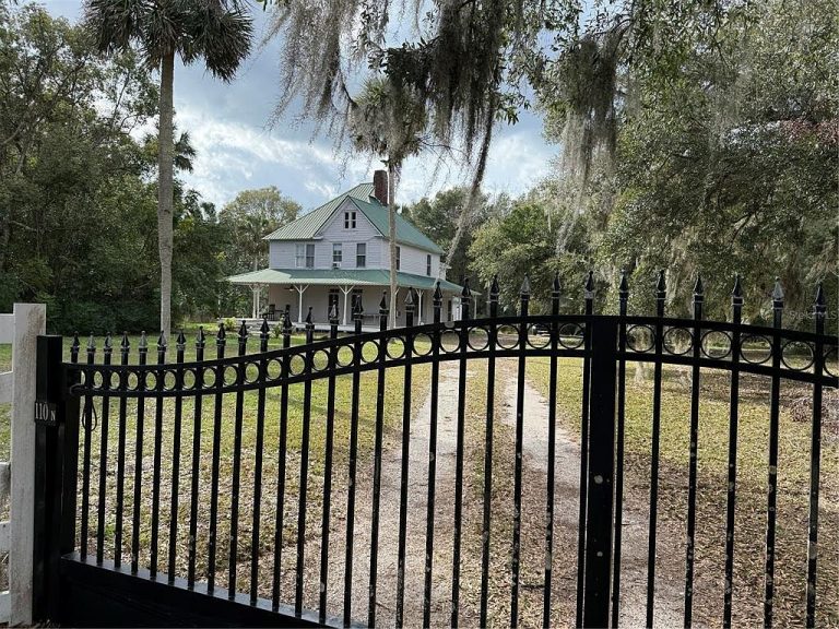 Historic 1903 Victorian Home at 110 N Volusia Ave, Pierson, FL – $355,000