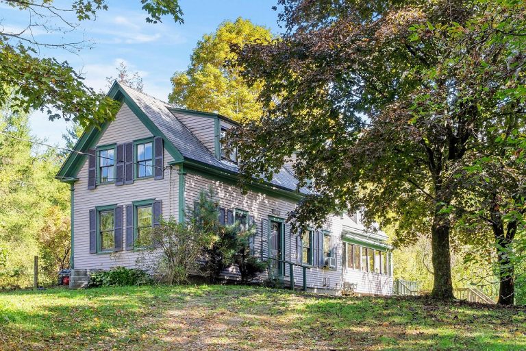 Charming 1800s Farmhouse on 10 Acres – $299,500 | 319 Ithiel Gordon Road, Mount Vernon, ME 04352