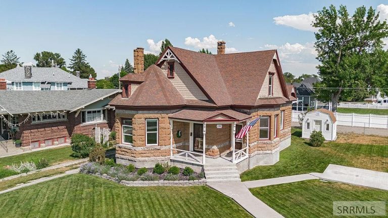 Stunning Historic Home at 122 N Shilling Ave, Blackfoot, ID – $310,000 (VA Assumable Loan)