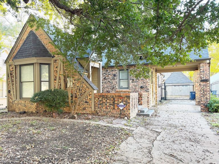 $100,000 Redevelopment Opportunity at 2224 Carleton Ave, Fort Worth, TX 76107