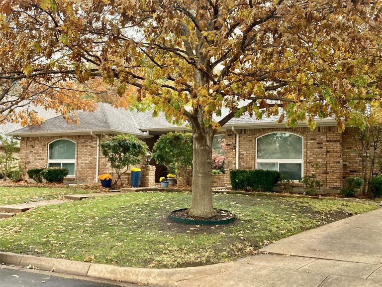 Charming Home for Sale at $530,000 – 7009 Castle Creek Ct, Fort Worth, TX 76132