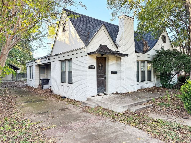 $100,000 Property at 2212 Carleton Ave, Fort Worth, TX 76107 – Investment Opportunity