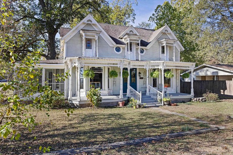 Charming 3-Bedroom Historic Home at 601 S Front St, Dardanelle, AR – $277,500