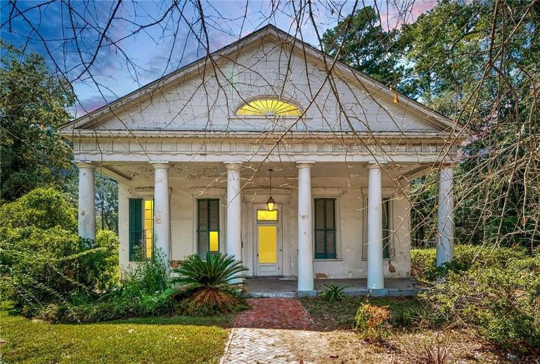 Historic Brame-Bennett House at 11120 Plank Rd, Clinton, LA – $315,000